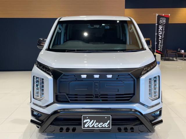 より力強い印象を与え、シルバーパーツを覆いカッコよく見せてくれるフロントバンパーガーニッシュ。