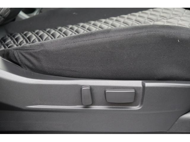 運転席パワーシート♪運転する人に合わせて微調整がしやすく便利です。