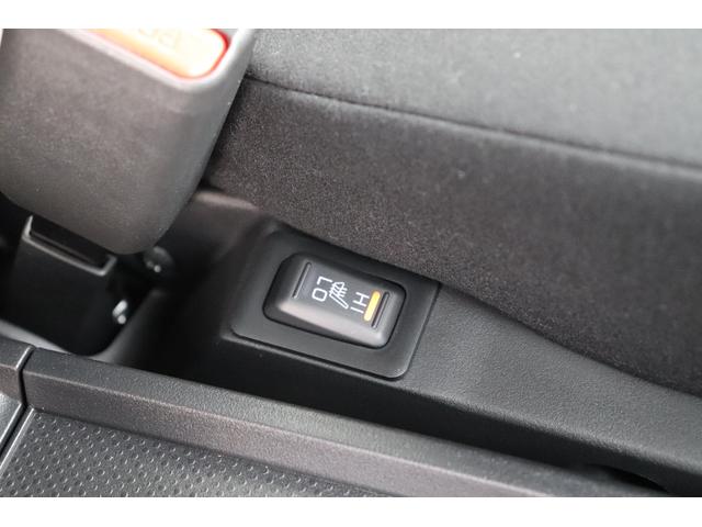 運転席＆助手席シートヒーター付き♪座面とシートヒーターが暖かくなるため、寒い日でも快適に出かけることが出来ます。