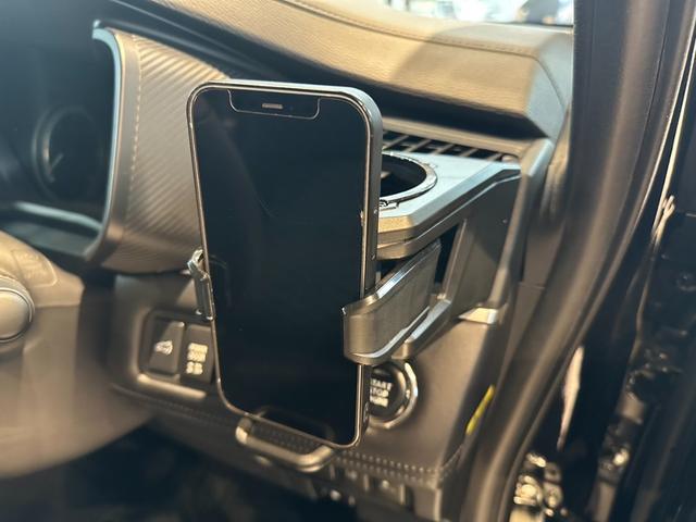 スマホホルダー付きドリンクホルダーもコンプリートパッケージに入っています！