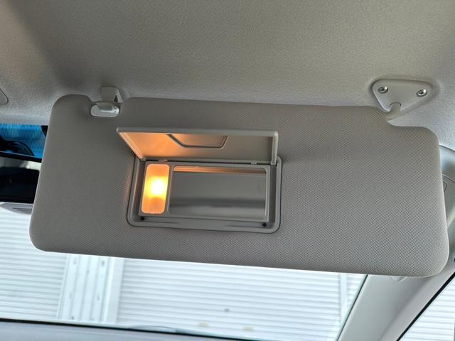 バニティーミラー、ランプ完備！