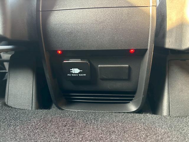 センターコンソール裏側には１００Ｖ電源がございます。