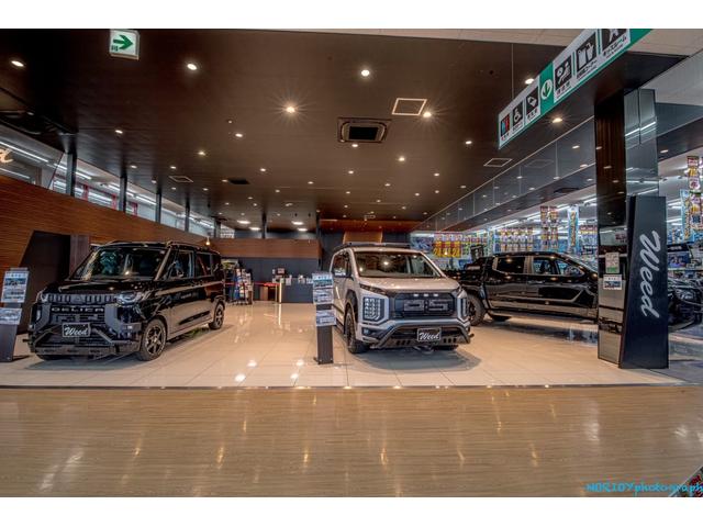 ウィード土山店はオートバックスＮＥＷ・土山店の店舗内にショールームを構えております！　お買い物がてらにお気軽にお越しください♪