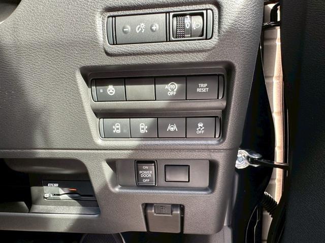 �^�]�ȉE���ɂ̓n���h���q�[�^�[�ȂǊe�푀��X�C�b�`���������܂��B