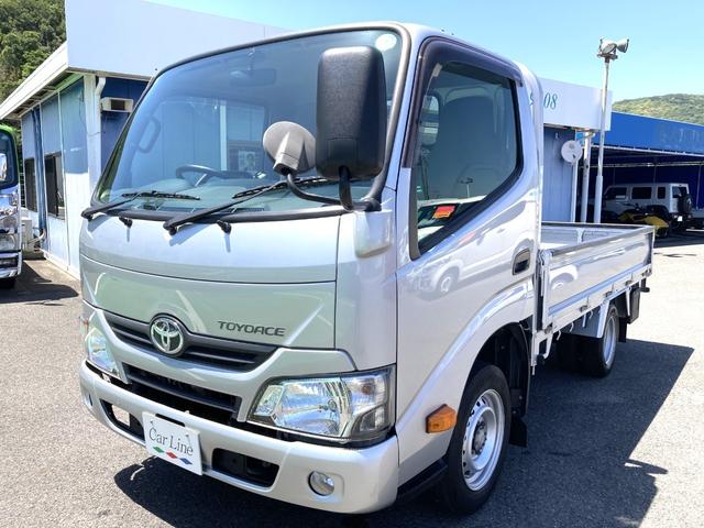 トヨエース 　平ボディ　ジャストロー　１．２５ｔスチールデッキ　鉄板張り　Ｗタイヤ　２．０ガソリン　荷台長２８３０　幅１６００　高３８０　床面地上高７２０　５速ミッション車　３ペダル　三方開　４ナンバー　３人乗（2枚目）