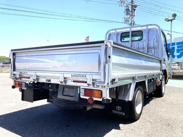 トヨエース 　平ボディ　ジャストロー　１．２５ｔスチールデッキ　鉄板張り　Ｗタイヤ　２．０ガソリン　荷台長２８３０　幅１６００　高３８０　床面地上高７２０　５速ミッション車　３ペダル　三方開　４ナンバー　３人乗（6枚目）