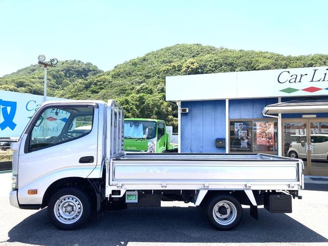 トヨエース 　平ボディ　ジャストロー　１．２５ｔスチールデッキ　鉄板張り　Ｗタイヤ　２．０ガソリン　荷台長２８３０　幅１６００　高３８０　床面地上高７２０　５速ミッション車　３ペダル　三方開　４ナンバー　３人乗（16枚目）
