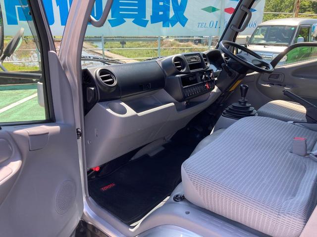 トヨエース 　平ボディ　ジャストロー　１．２５ｔスチールデッキ　鉄板張り　Ｗタイヤ　２．０ガソリン　荷台長２８３０　幅１６００　高３８０　床面地上高７２０　５速ミッション車　３ペダル　三方開　４ナンバー　３人乗（39枚目）