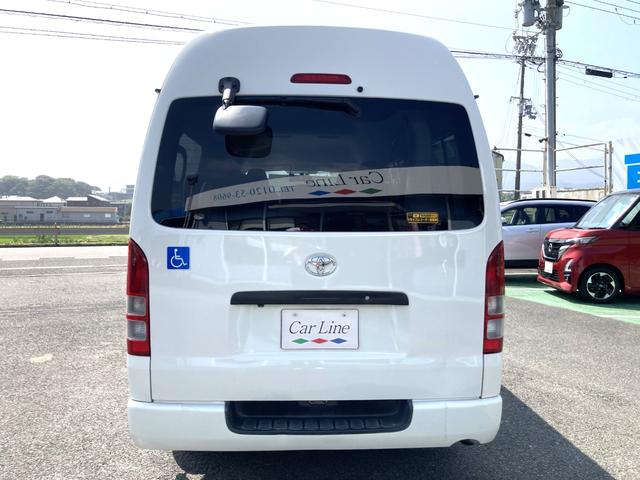 ハイエースバン 　ＤＸディーゼル　福祉車輌　車いす仕様車　Ｂタイプ　ルーフサイドウインドウなし　車いす２台積　１０人乗り（車いす２名・８人乗り）電動リフトアップ　スライドドア連動オートステップ　電動固定装置（52枚目）