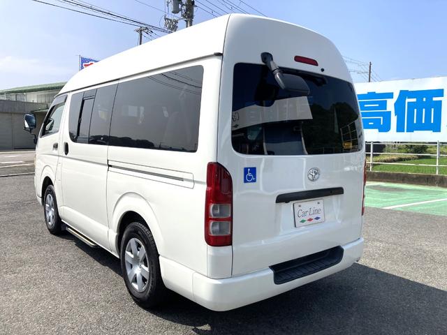 ハイエースバン 　ＤＸディーゼル　福祉車輌　車いす仕様車　Ｂタイプ　ルーフサイドウインドウなし　車いす２台積　１０人乗り（車いす２名・８人乗り）電動リフトアップ　スライドドア連動オートステップ　電動固定装置（53枚目）