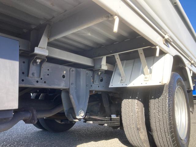 アトラストラック 　スーパーロー　平ボディ１．５ｔ　スチールデッキ　Ｗタイヤ　荷台長３０９０　幅１６００　高３８０　床面地上高７５０　車両総重量３３０５Ｋｇ　坂道発進補助　５速ミッション　３ペダル　電動格納ミラー（12枚目）