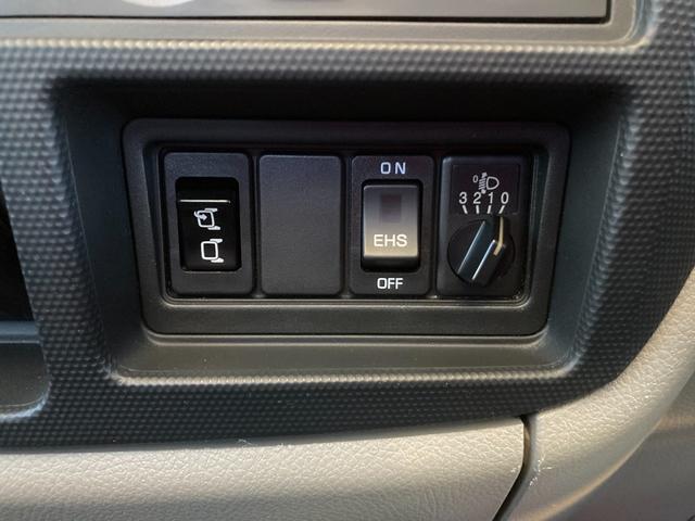 アトラストラック 　スーパーロー　平ボディ１．５ｔ　スチールデッキ　Ｗタイヤ　荷台長３０９０　幅１６００　高３８０　床面地上高７５０　車両総重量３３０５Ｋｇ　坂道発進補助　５速ミッション　３ペダル　電動格納ミラー（53枚目）