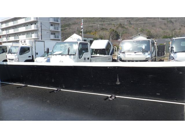 キャンター 全低床　積載２ｔ　ＡＴ　床縞板　ロープフック３対　車線逸脱警報装置　ＥＺＧＯ（坂道発進補助装置）荷台内寸　長さ：３１０ｃｍ　幅：１６０ｃｍ　高さ：３８ｃｍ　キーレスリモコン　ＥＴＣ（15枚目）