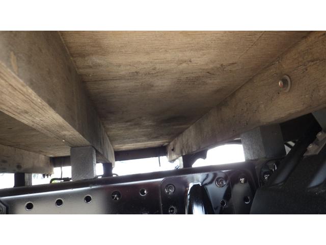 キャンター 全低床　積載２ｔ　ＡＴ　床縞板　ロープフック３対　車線逸脱警報装置　ＥＺＧＯ（坂道発進補助装置）荷台内寸　長さ：３１０ｃｍ　幅：１６０ｃｍ　高さ：３８ｃｍ　キーレスリモコン　ＥＴＣ（18枚目）