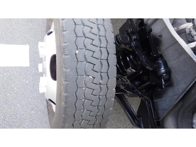 キャンター 全低床　積載２ｔ　ＡＴ　床縞板　ロープフック３対　車線逸脱警報装置　ＥＺＧＯ（坂道発進補助装置）荷台内寸　長さ：３１０ｃｍ　幅：１６０ｃｍ　高さ：３８ｃｍ　キーレスリモコン　ＥＴＣ（31枚目）