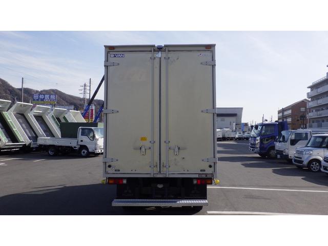 キャンター ロング全低床　積載３ｔ　ＡＴ　アルミバン　左スライドドア　ラッシングレール２段　車両総重量５，８９５ｋｇ　荷台内寸　長さ：３０５ｃｍ　幅：１７６ｃｍ　高さ：２０５ｃｍ　バックモニター　社外オーディオ（7枚目）