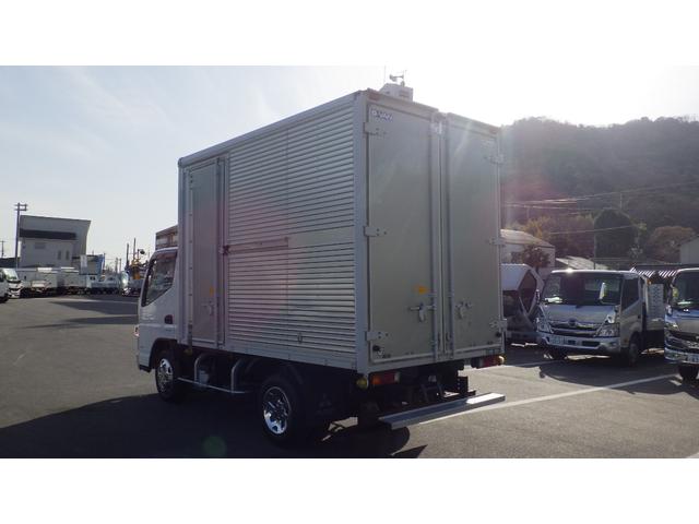 キャンター ロング全低床　積載３ｔ　ＡＴ　アルミバン　左スライドドア　ラッシングレール２段　車両総重量５，８９５ｋｇ　荷台内寸　長さ：３０５ｃｍ　幅：１７６ｃｍ　高さ：２０５ｃｍ　バックモニター　社外オーディオ（9枚目）