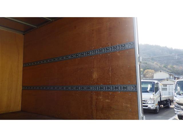 キャンター ロング全低床　積載３ｔ　ＡＴ　アルミバン　左スライドドア　ラッシングレール２段　車両総重量５，８９５ｋｇ　荷台内寸　長さ：３０５ｃｍ　幅：１７６ｃｍ　高さ：２０５ｃｍ　バックモニター　社外オーディオ（13枚目）