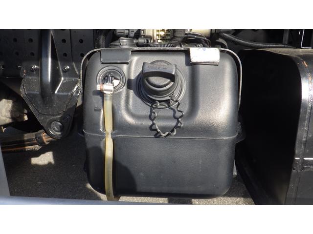 キャンター ロング全低床　積載３ｔ　ＡＴ　アルミバン　左スライドドア　ラッシングレール２段　車両総重量５，８９５ｋｇ　荷台内寸　長さ：３０５ｃｍ　幅：１７６ｃｍ　高さ：２０５ｃｍ　バックモニター　社外オーディオ（24枚目）