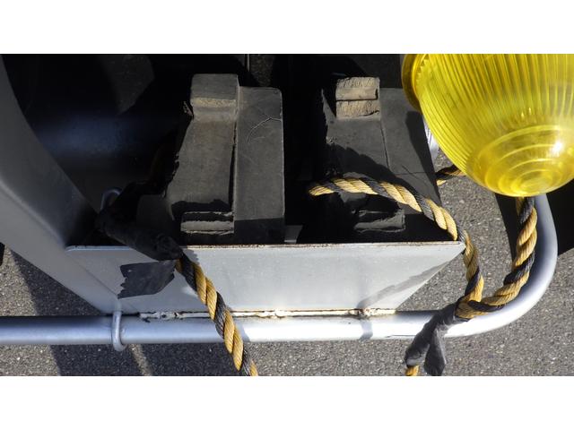 キャンター ロング全低床　積載３ｔ　ＡＴ　アルミバン　左スライドドア　ラッシングレール２段　車両総重量５，８９５ｋｇ　荷台内寸　長さ：３０５ｃｍ　幅：１７６ｃｍ　高さ：２０５ｃｍ　バックモニター　社外オーディオ（26枚目）