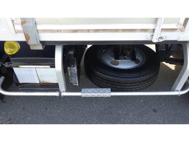 キャンター ロング全低床　積載３ｔ　ＡＴ　アルミバン　左スライドドア　ラッシングレール２段　車両総重量５，８９５ｋｇ　荷台内寸　長さ：３０５ｃｍ　幅：１７６ｃｍ　高さ：２０５ｃｍ　バックモニター　社外オーディオ（30枚目）