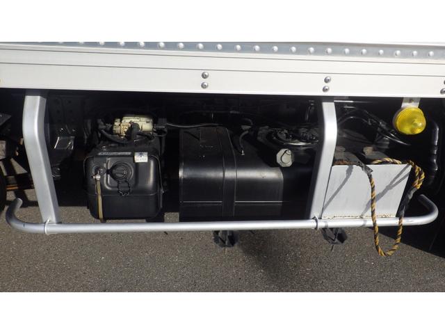 キャンター ロング全低床　積載３ｔ　ＡＴ　アルミバン　左スライドドア　ラッシングレール２段　車両総重量５，８９５ｋｇ　荷台内寸　長さ：３０５ｃｍ　幅：１７６ｃｍ　高さ：２０５ｃｍ　バックモニター　社外オーディオ（31枚目）