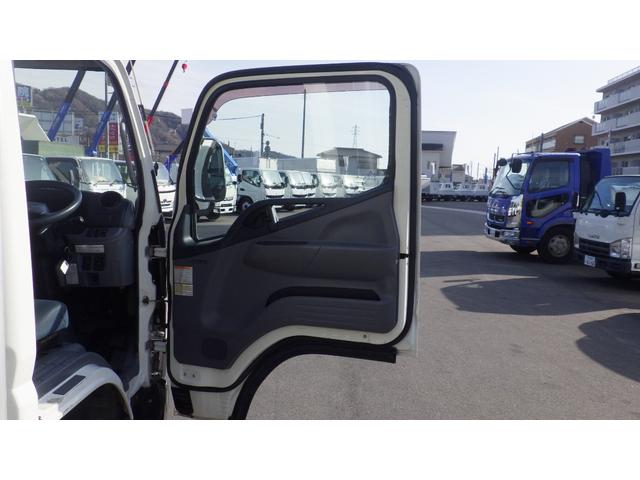 キャンター ロング全低床　積載３ｔ　ＡＴ　アルミバン　左スライドドア　ラッシングレール２段　車両総重量５，８９５ｋｇ　荷台内寸　長さ：３０５ｃｍ　幅：１７６ｃｍ　高さ：２０５ｃｍ　バックモニター　社外オーディオ（56枚目）