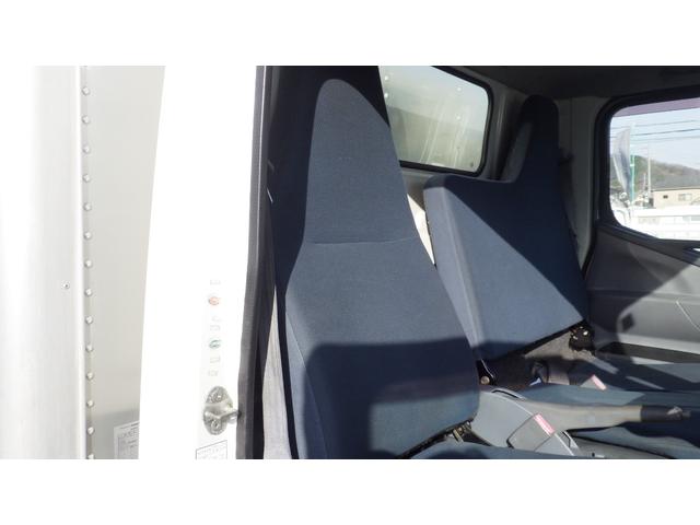キャンター ロング全低床　積載３ｔ　ＡＴ　アルミバン　左スライドドア　ラッシングレール２段　車両総重量５，８９５ｋｇ　荷台内寸　長さ：３０５ｃｍ　幅：１７６ｃｍ　高さ：２０５ｃｍ　バックモニター　社外オーディオ（61枚目）