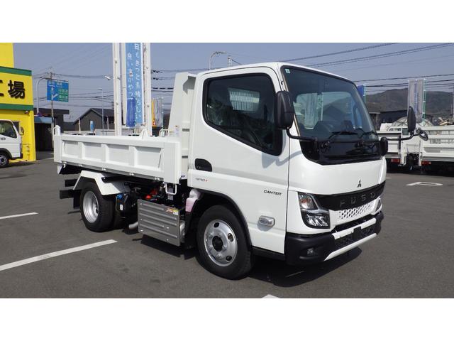 キャンター 全低床ダンプ　積載３ｔ　新明和製ローダーダンプ　ＳＤ２－３３　ラジコン付　衝突軽減ブレーキ　車線逸脱警報装置　左電格ミラー　ＬＥＤヘッドライト＆ＬＥＤフォグ　フル液晶メーター　ステアリングスイッチ　交通標識認識機能（4枚目）