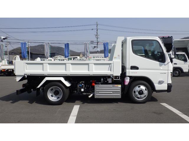 キャンター 全低床ダンプ　積載３ｔ　新明和製ローダーダンプ　ＳＤ２－３３　ラジコン付　衝突軽減ブレーキ　車線逸脱警報装置　左電格ミラー　ＬＥＤヘッドライト＆ＬＥＤフォグ　フル液晶メーター　ステアリングスイッチ　交通標識認識機能（5枚目）