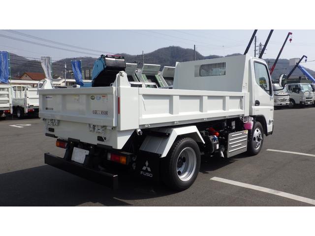 キャンター 全低床ダンプ　積載３ｔ　新明和製ローダーダンプ　ＳＤ２－３３　ラジコン付　衝突軽減ブレーキ　車線逸脱警報装置　左電格ミラー　ＬＥＤヘッドライト＆ＬＥＤフォグ　フル液晶メーター　ステアリングスイッチ　交通標識認識機能（8枚目）