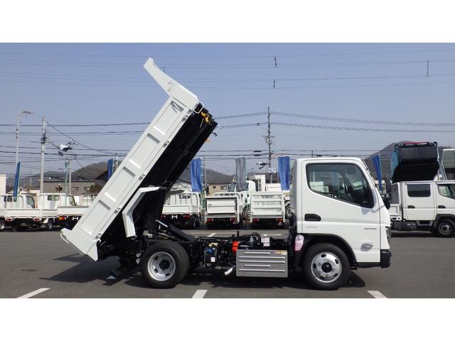 キャンター 全低床ダンプ　積載３ｔ　新明和製ローダーダンプ　ＳＤ２－３３　ラジコン付　衝突軽減ブレーキ　車線逸脱警報装置　左電格ミラー　ＬＥＤヘッドライト＆ＬＥＤフォグ　フル液晶メーター　ステアリングスイッチ　交通標識認識機能（10枚目）