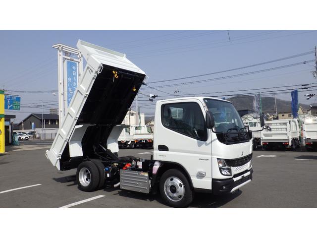 キャンター 全低床ダンプ　積載３ｔ　新明和製ローダーダンプ　ＳＤ２－３３　ラジコン付　衝突軽減ブレーキ　車線逸脱警報装置　左電格ミラー　ＬＥＤヘッドライト＆ＬＥＤフォグ　フル液晶メーター　ステアリングスイッチ　交通標識認識機能（11枚目）