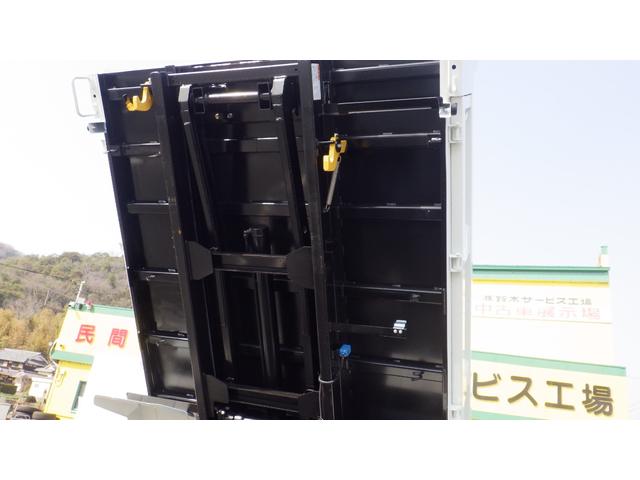 キャンター 全低床ダンプ　積載３ｔ　新明和製ローダーダンプ　ＳＤ２－３３　ラジコン付　衝突軽減ブレーキ　車線逸脱警報装置　左電格ミラー　ＬＥＤヘッドライト＆ＬＥＤフォグ　フル液晶メーター　ステアリングスイッチ　交通標識認識機能（12枚目）