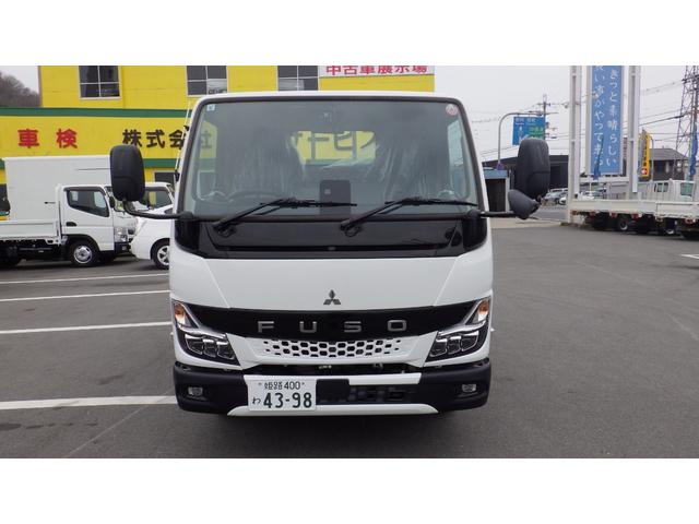キャンター ロング全低床　積載２ｔ　極東製垂直パワーゲート　Ｖ６０１Ｃ　衝突軽減ブレーキ　車線逸脱警報装置　ＬＥＤヘッドライト＆ＬＥＤフォグ　フル液晶メーター　ステアリングスイッチ　交通標識認識機能　リアビューカメラ（3枚目）