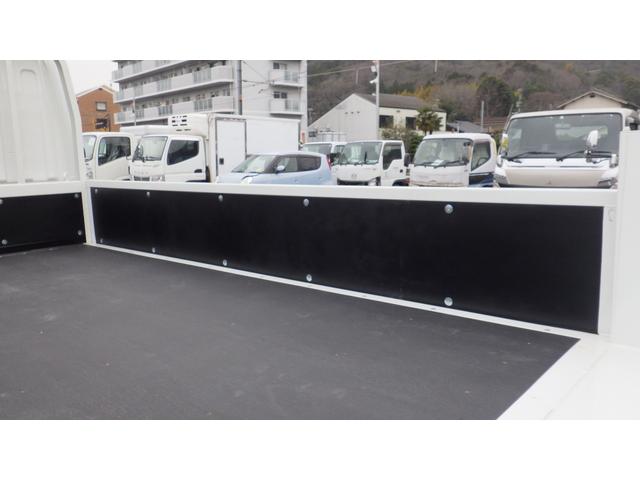 キャンター ロング全低床　積載２ｔ　極東製垂直パワーゲート　Ｖ６０１Ｃ　衝突軽減ブレーキ　車線逸脱警報装置　ＬＥＤヘッドライト＆ＬＥＤフォグ　フル液晶メーター　ステアリングスイッチ　交通標識認識機能　リアビューカメラ（12枚目）