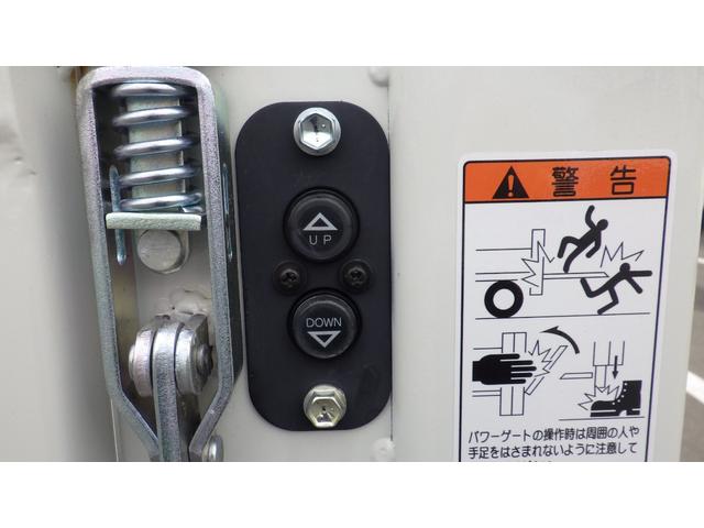 キャンター ロング全低床　積載２ｔ　極東製垂直パワーゲート　Ｖ６０１Ｃ　衝突軽減ブレーキ　車線逸脱警報装置　ＬＥＤヘッドライト＆ＬＥＤフォグ　フル液晶メーター　ステアリングスイッチ　交通標識認識機能　リアビューカメラ（14枚目）