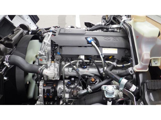 キャンター ロング全低床　積載２ｔ　極東製垂直パワーゲート　Ｖ６０１Ｃ　衝突軽減ブレーキ　車線逸脱警報装置　ＬＥＤヘッドライト＆ＬＥＤフォグ　フル液晶メーター　ステアリングスイッチ　交通標識認識機能　リアビューカメラ（29枚目）