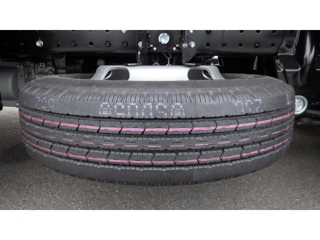 キャンター ロング全低床　積載２ｔ　極東製垂直パワーゲート　Ｖ６０１Ｃ　衝突軽減ブレーキ　車線逸脱警報装置　ＬＥＤヘッドライト＆ＬＥＤフォグ　フル液晶メーター　ステアリングスイッチ　交通標識認識機能　リアビューカメラ（33枚目）