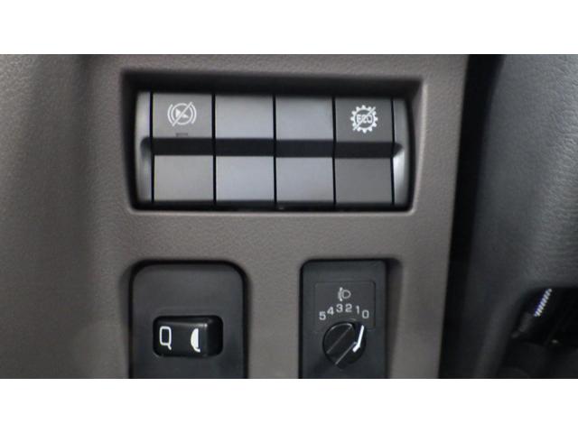 キャンター ロング全低床　積載２ｔ　極東製垂直パワーゲート　Ｖ６０１Ｃ　衝突軽減ブレーキ　車線逸脱警報装置　ＬＥＤヘッドライト＆ＬＥＤフォグ　フル液晶メーター　ステアリングスイッチ　交通標識認識機能　リアビューカメラ（46枚目）