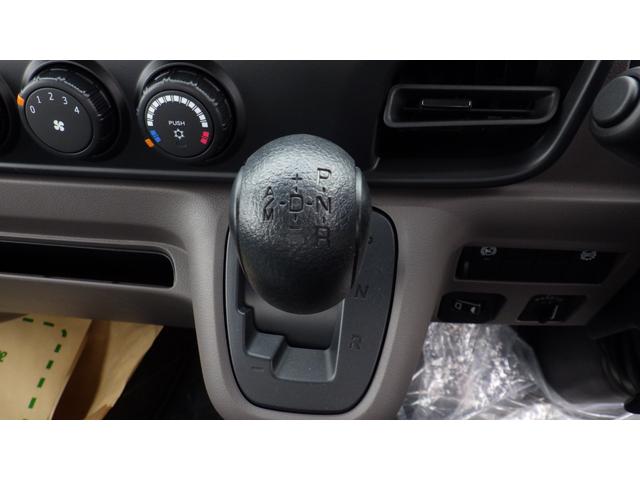 キャンター ロング全低床　積載２ｔ　極東製垂直パワーゲート　Ｖ６０１Ｃ　衝突軽減ブレーキ　車線逸脱警報装置　ＬＥＤヘッドライト＆ＬＥＤフォグ　フル液晶メーター　ステアリングスイッチ　交通標識認識機能　リアビューカメラ（50枚目）