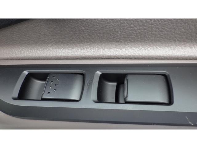 キャンター ロング全低床　積載２ｔ　極東製垂直パワーゲート　Ｖ６０１Ｃ　衝突軽減ブレーキ　車線逸脱警報装置　ＬＥＤヘッドライト＆ＬＥＤフォグ　フル液晶メーター　ステアリングスイッチ　交通標識認識機能　リアビューカメラ（54枚目）