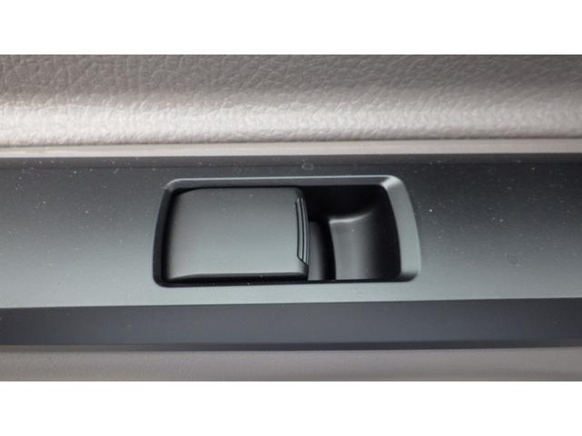キャンター ロング全低床　積載２ｔ　極東製垂直パワーゲート　Ｖ６０１Ｃ　衝突軽減ブレーキ　車線逸脱警報装置　ＬＥＤヘッドライト＆ＬＥＤフォグ　フル液晶メーター　ステアリングスイッチ　交通標識認識機能　リアビューカメラ（56枚目）