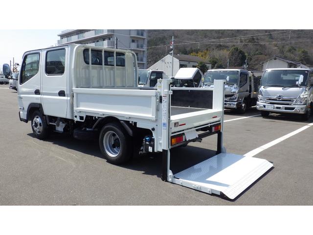 キャンター Ｗキャブ全低床　積載２ｔ　極東製垂直パワーゲート　Ｖ６０１　衝突軽減ブレーキ　車線逸脱警報装置　ＬＥＤヘッドライト＆ＬＥＤフォグ　フル液晶メーター　ステアリングスイッチ　交通標識認識機能　リアビューカメラ（11枚目）