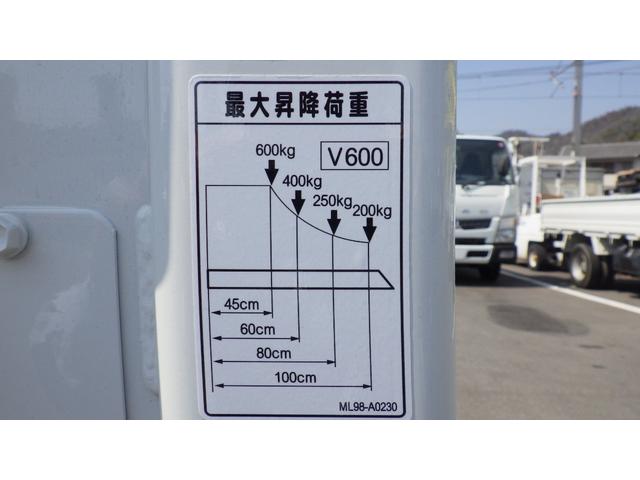 キャンター Ｗキャブ全低床　積載２ｔ　極東製垂直パワーゲート　Ｖ６０１　衝突軽減ブレーキ　車線逸脱警報装置　ＬＥＤヘッドライト＆ＬＥＤフォグ　フル液晶メーター　ステアリングスイッチ　交通標識認識機能　リアビューカメラ（14枚目）