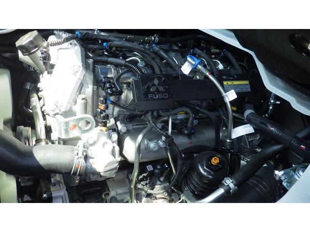 キャンター Ｗキャブ全低床　積載２ｔ　極東製垂直パワーゲート　Ｖ６０１　衝突軽減ブレーキ　車線逸脱警報装置　ＬＥＤヘッドライト＆ＬＥＤフォグ　フル液晶メーター　ステアリングスイッチ　交通標識認識機能　リアビューカメラ（22枚目）