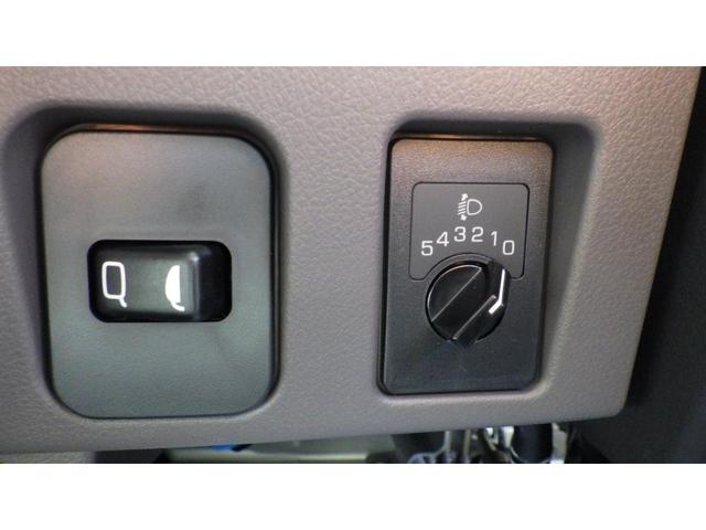 キャンター Ｗキャブ全低床　積載２ｔ　極東製垂直パワーゲート　Ｖ６０１　衝突軽減ブレーキ　車線逸脱警報装置　ＬＥＤヘッドライト＆ＬＥＤフォグ　フル液晶メーター　ステアリングスイッチ　交通標識認識機能　リアビューカメラ（33枚目）