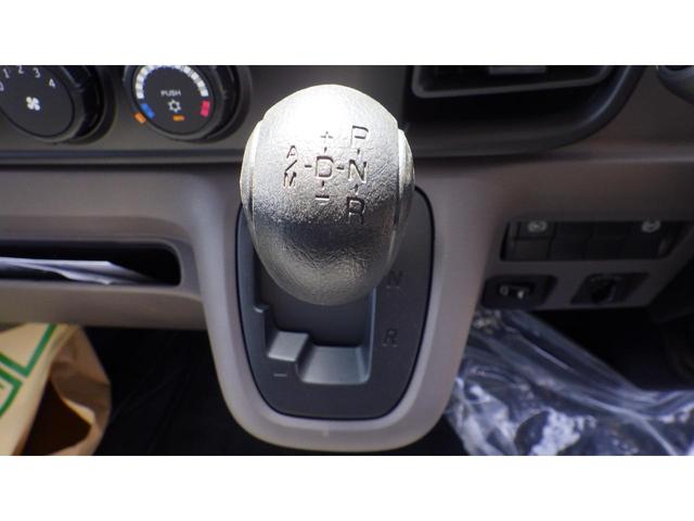 キャンター Ｗキャブ全低床　積載２ｔ　極東製垂直パワーゲート　Ｖ６０１　衝突軽減ブレーキ　車線逸脱警報装置　ＬＥＤヘッドライト＆ＬＥＤフォグ　フル液晶メーター　ステアリングスイッチ　交通標識認識機能　リアビューカメラ（36枚目）