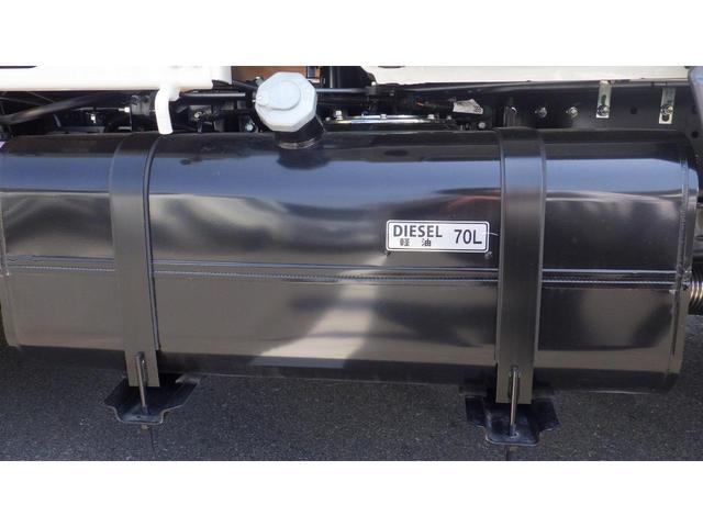 キャンター Ｗキャブ全低床　積載２ｔ　極東製垂直パワーゲート　Ｖ６０１　衝突軽減ブレーキ　車線逸脱警報装置　ＬＥＤヘッドライト＆ＬＥＤフォグ　フル液晶メーター　ステアリングスイッチ　交通標識認識機能　リアビューカメラ（45枚目）