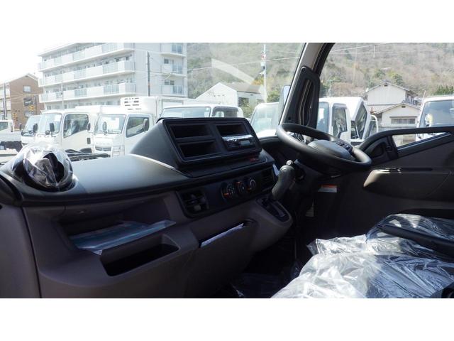 キャンター Ｗキャブ全低床　積載２ｔ　極東製垂直パワーゲート　Ｖ６０１　衝突軽減ブレーキ　車線逸脱警報装置　ＬＥＤヘッドライト＆ＬＥＤフォグ　フル液晶メーター　ステアリングスイッチ　交通標識認識機能　リアビューカメラ（48枚目）